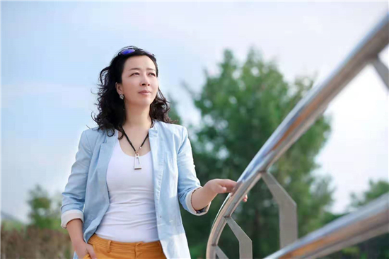 ��������ͬ־���Ρ��»����������������紦ͨѶԱ�Ĺ�ʾ