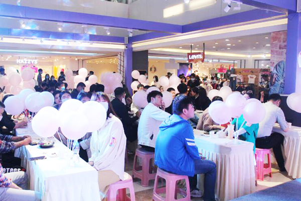 ���շݵ����ۣ�52λ������Ů������ӥ���Ҹ���