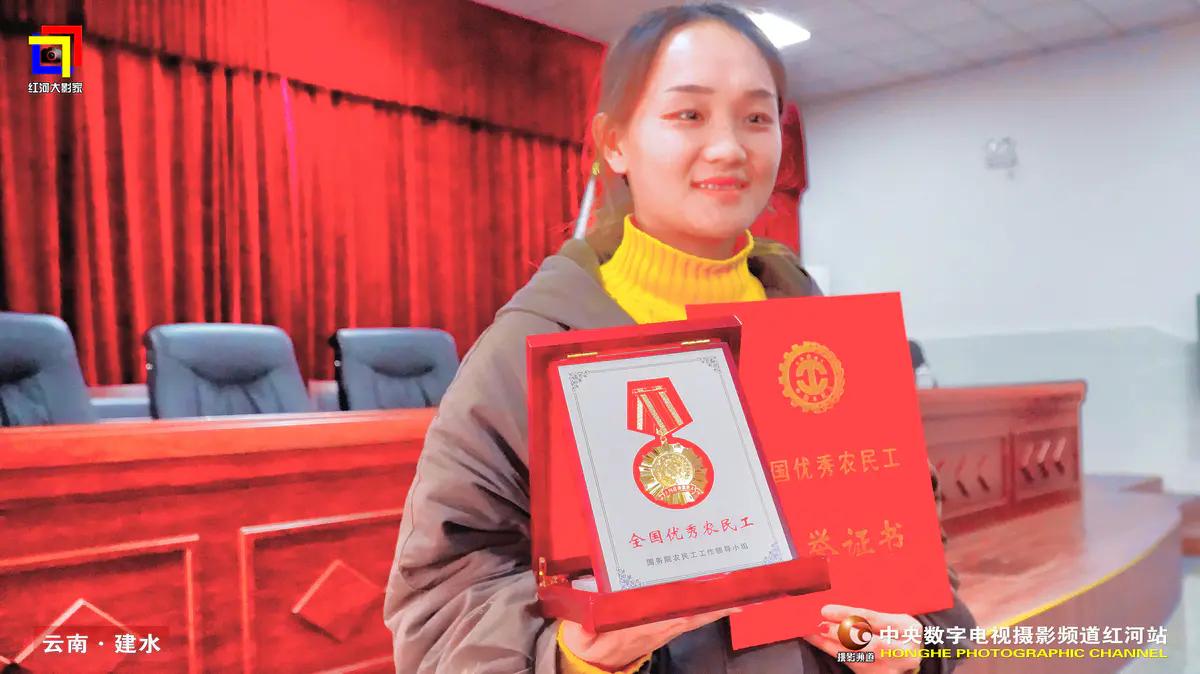 一把剪刀闯天下-建水葡萄疏果工李积秀获“全国优秀农民工”称号