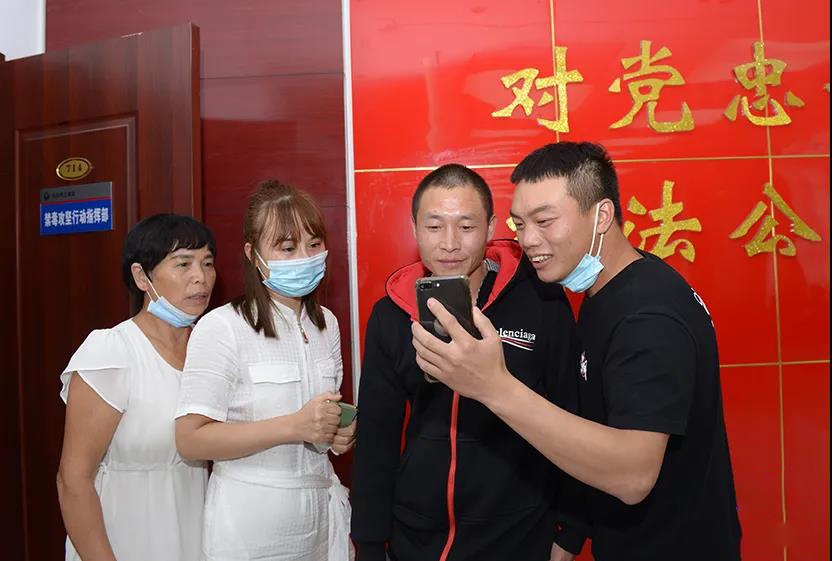 “团圆行动”:那一刻 苦等13年的泪水温暖相融