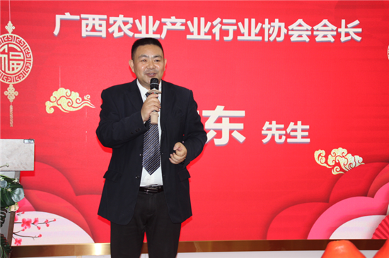 线上线下齐开台 就地过年亦精彩