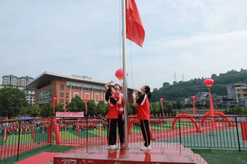 青春绽放,梦想起航—吉首市雅思实验学校2022届初三学生毕业典礼