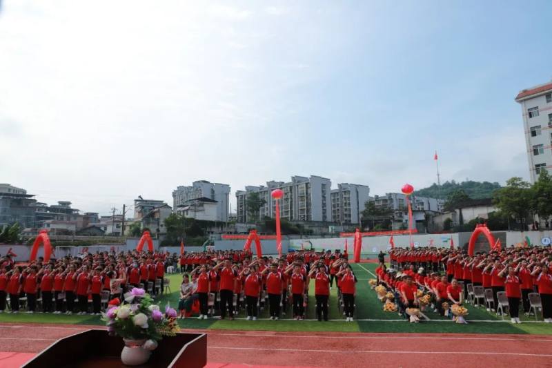 青春绽放,梦想起航—吉首市雅思实验学校2022届初三学生毕业典礼