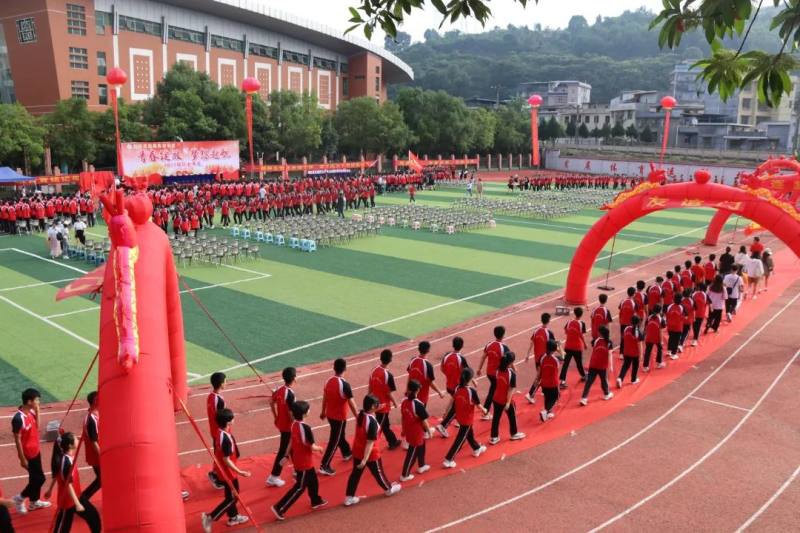 青春绽放,梦想起航—吉首市雅思实验学校2022届初三学生毕业典礼